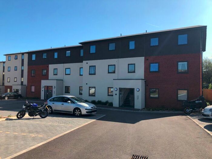 2 Bedroom Flat To Rent In Burnthouse Lane, Exeter, EX2