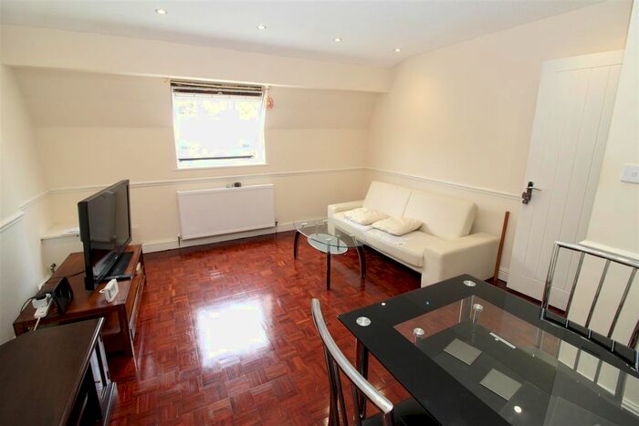 2 Bedroom Flat To Rent In Windsor Court, Moira Terrace, Cardiff, CF24