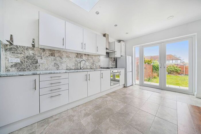 4 Bedroom End Of Terrace House To Rent In Oakfield Gardens, Carshalton, SM5