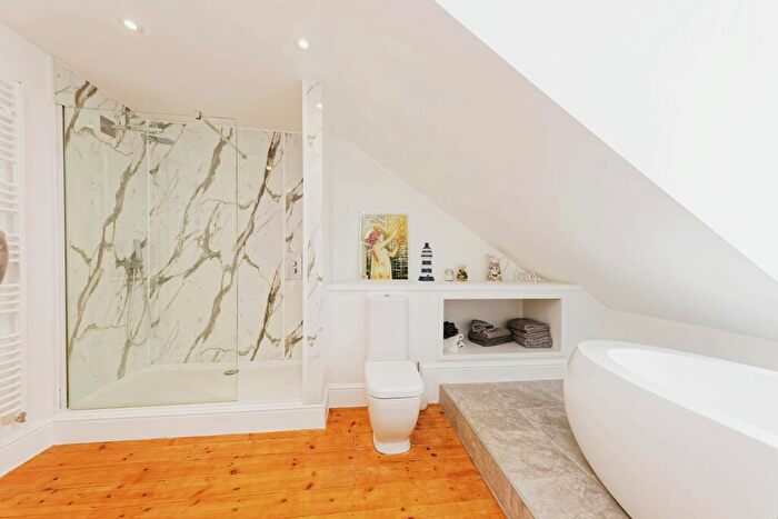 3 Bedroom Flat For Sale In East Cliff, Dover, CT16