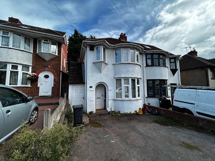 3 Bedroom Semi-Detached House For Sale In Haycroft Avenue, Birmingham, B8