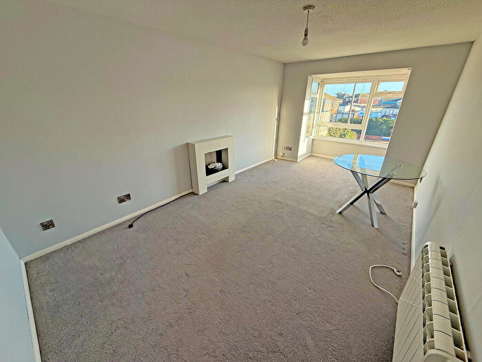 1 Bedroom Flat For Sale In Old Salts Farm Road, Lancing, BN15