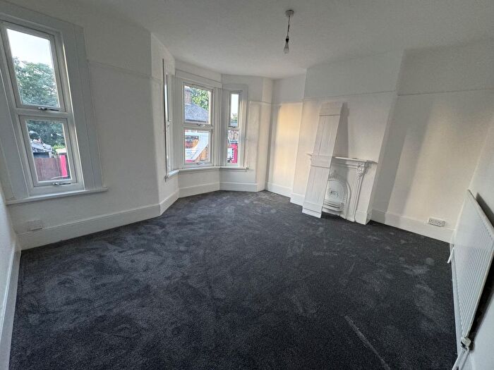 3 Bedroom Terraced House To Rent In Green Lane, Ilford, IG1