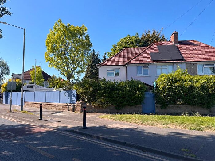 6 Bedroom Semi-detached House For Sale In Commonwealth Avenue, Hayes, UB3