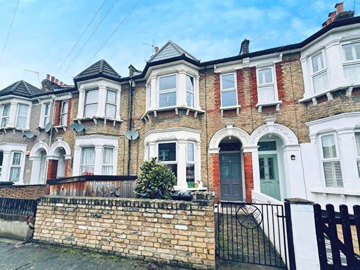 3 Bedroom Apartment For Sale In Medusa Road, London, SE6