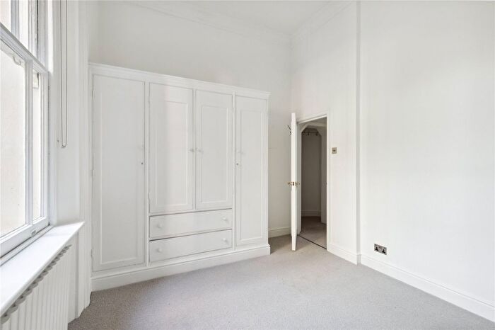 2 Bedroom Flat For Sale In Ladbroke Grove, London, W11