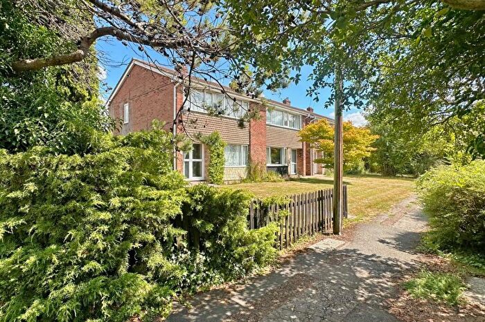 3 Bedroom Semi-Detached House For Sale In Farm Close, Chalgrove, OX44