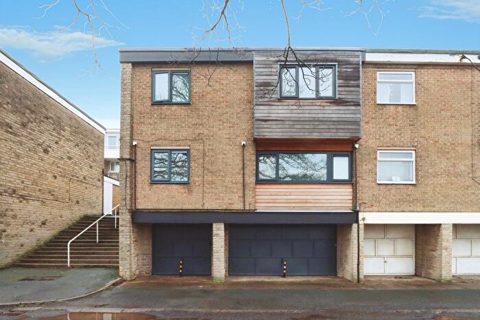 4 Bedroom End Terrace House For Sale In Grindlow Close, Sheffield, S14