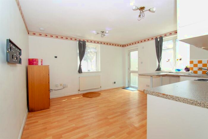 1 Bedroom Flat To Rent In Abbot Close, Ruislip, HA4