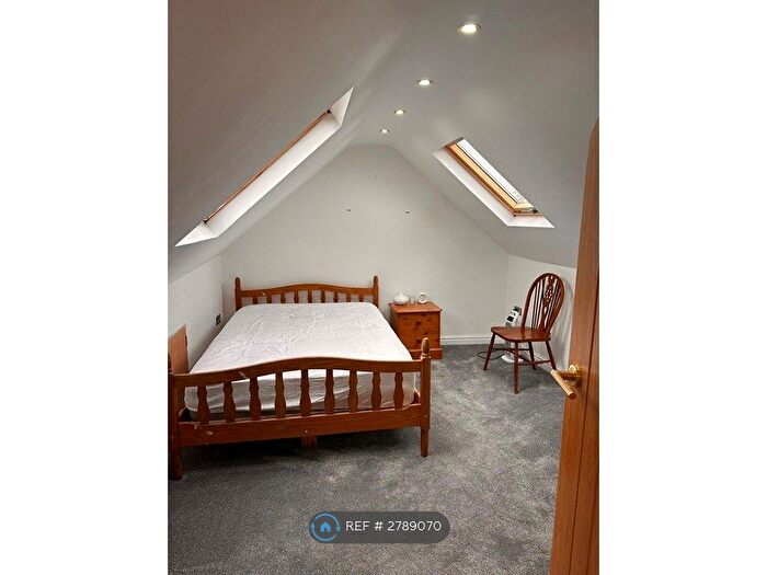 4 Bedroom Semi Detached House To Rent In Scott Hall Road, Leeds, LS7