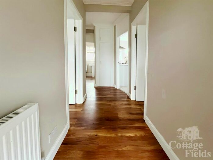 2 Bedroom Flat To Rent In Pymmes Close, London, N13