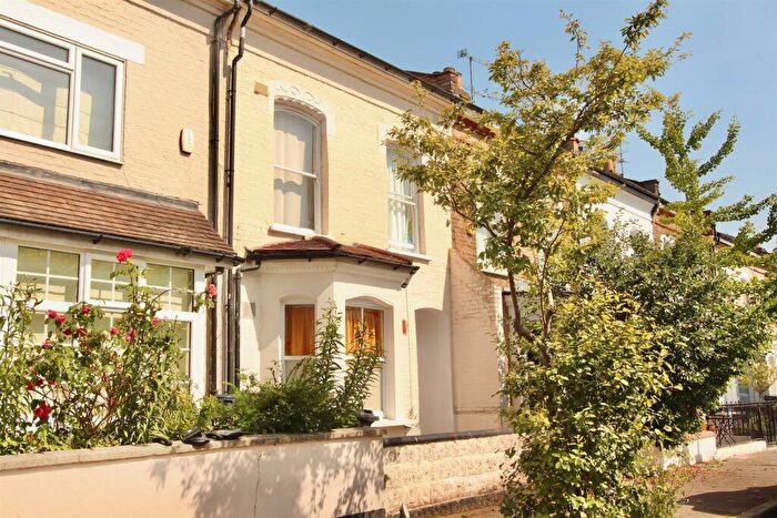 2 Bedroom Flat To Rent In Dynevor Road, N16