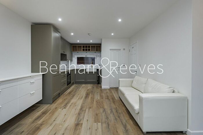 3 Bedroom Flat To Rent In Mews Street, St Katherine Docks, Wapping, E1W