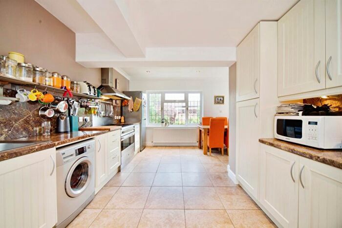 3 Bedroom End Of Terrace House For Sale In Cozens Lane East, Broxbourne, EN10