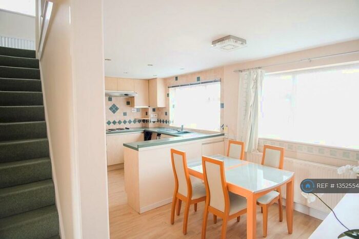 3 Bedroom Detached House To Rent In Verity Crescent, Poole, BH17