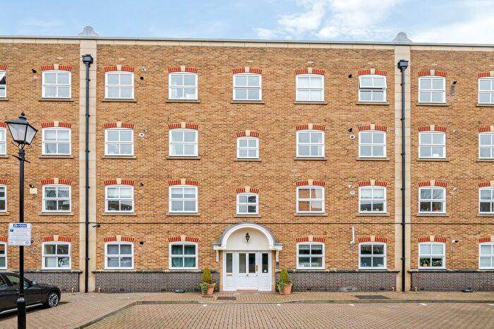 2 Bedroom Flat To Rent In Leathermarket Court, London, SE1