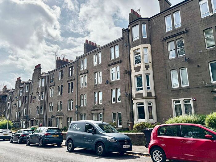 2 Bedroom Flat To Rent In Baxter Park Terrace, Dundee, Angus, DD4
