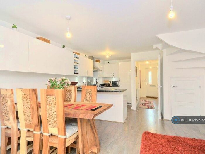 4 Bedroom Terraced House To Rent In Burroughs Drive, Dartford, DA1