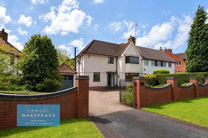 3 Bedroom Semi-Detached House For Sale In Greenway, Trentham, Stoke On Trent, ST4