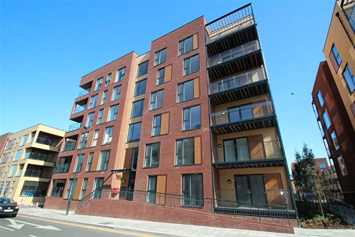 1 Bedroom Flat To Rent In Grove Park, Harrow, NW9