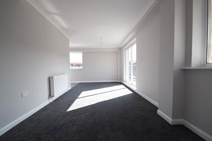 1 Bedroom Flat To Rent In Westcliff On Sea, Essex, SS0