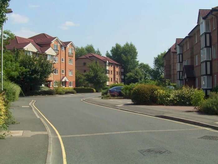 1 Bedroom Flat To Rent In Varsity Drive, Twickenham, TW1