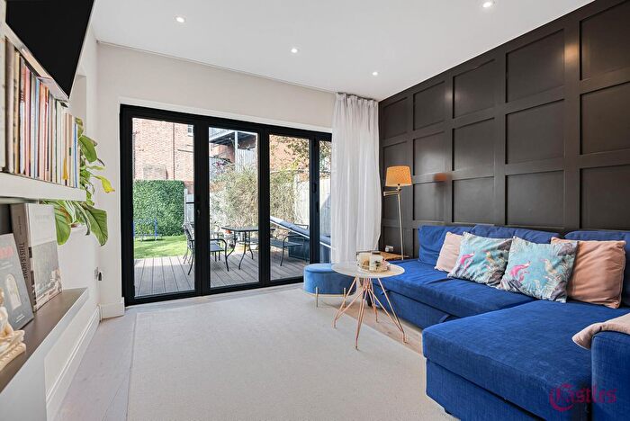 2 Bedroom Flat For Sale In Weston Park, N8