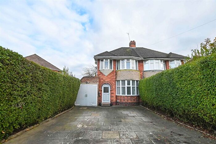 3 Bedroom Semi Detached House For Sale In Wellsford Avenue, Solihull, B92