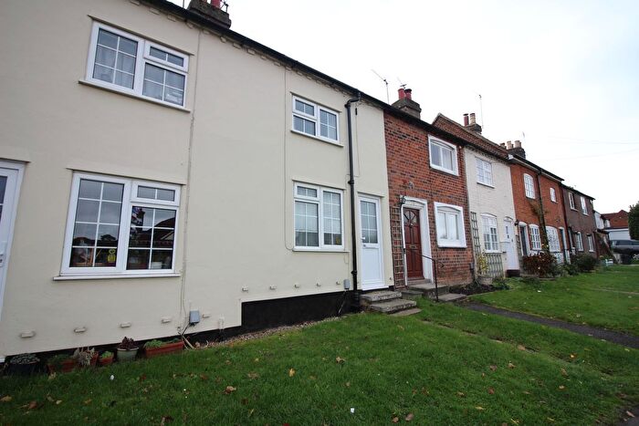 2 Bedroom Detached House To Rent In High Street, Bovingdon, Herts, HP3