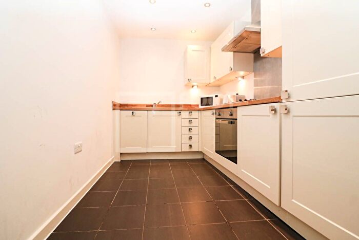 3 Bedroom Flat For Sale In Thornton Road, Bradford, BD1