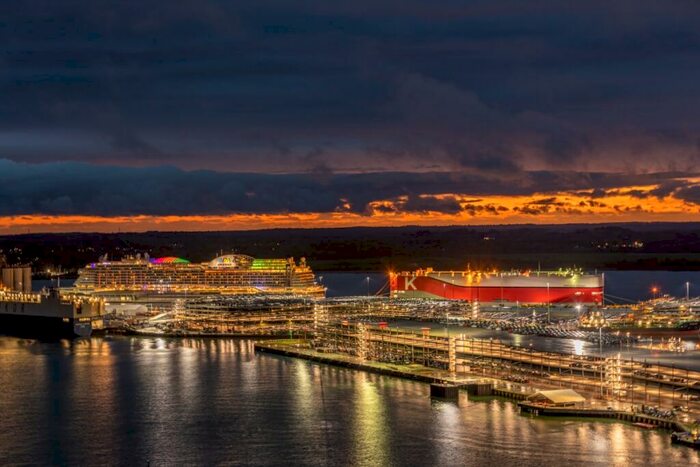 2 Bedroom Apartment To Rent In Centenary Plaza Southampton, SO19