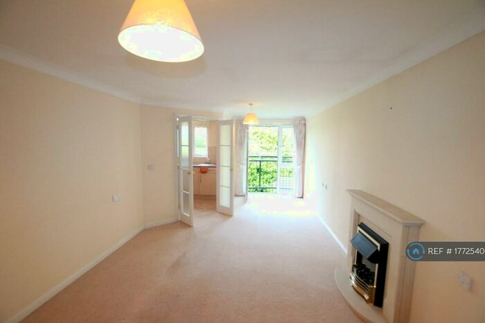 1 Bedroom Flat To Rent In Milward Court, Reading, RG2
