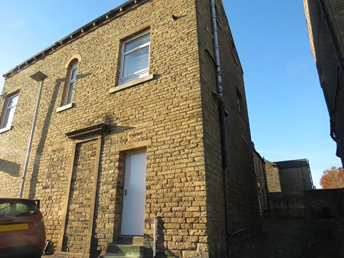 2 Bedroom Apartment To Rent In Burley Street, Elland, HX5