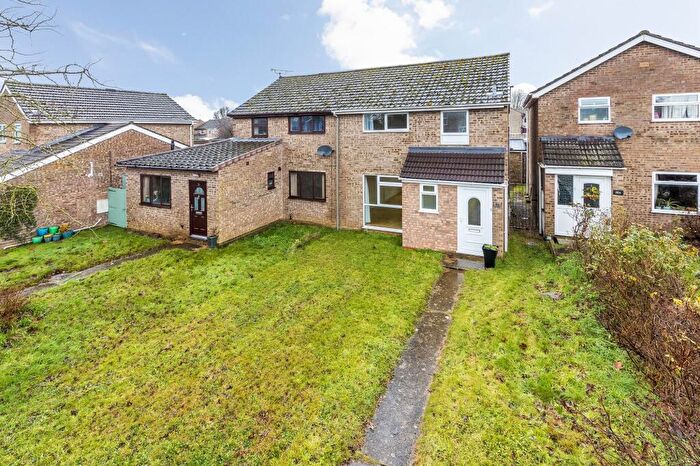 3 Bedroom Semi Detached House For Sale In Peachcroft Road, Abingdon, OX14