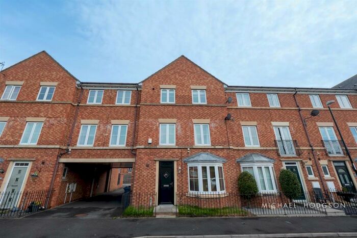 5 Bedroom Terraced House For Sale In Aylesford Mews, Greystoke Manor, Sunderland, SR2