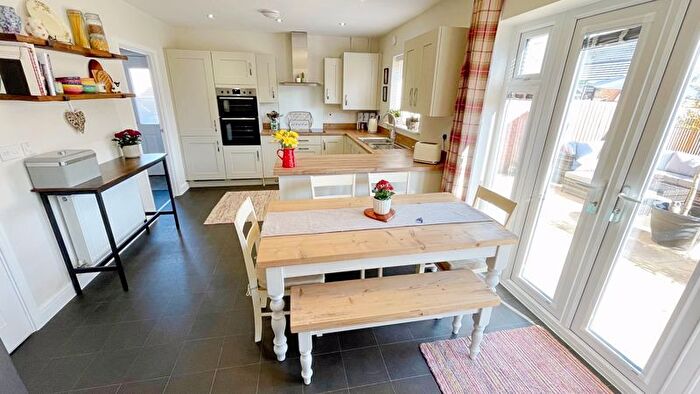 5 Bedroom Detached House For Sale In Field Avenue, Saxilby, Lincoln, LN1