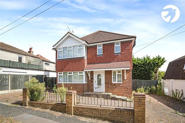 4 Bedroom Detached House For Sale In Plantation Road, Hextable, Kent, BR8