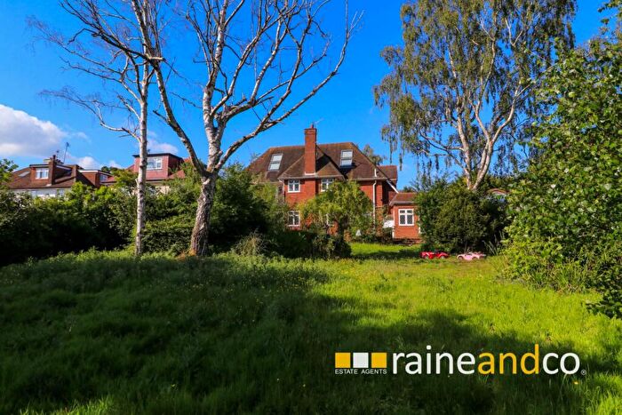 6 Bedroom Detached House For Sale In Great North Road, Bell Bar, Brookmans Park, AL9