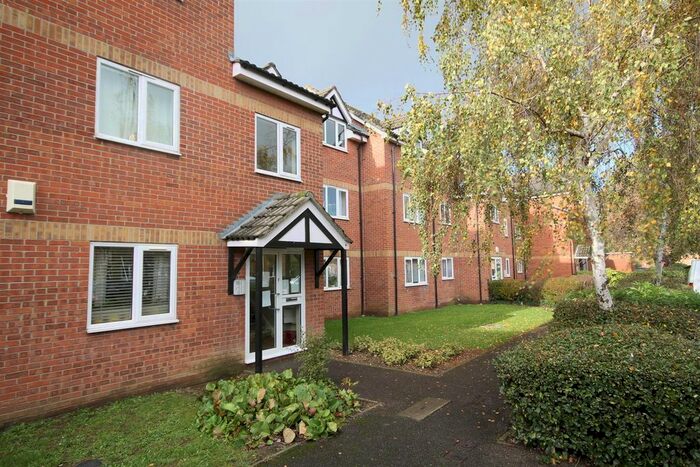 1 Bedroom Flat To Rent In Foxglove Way, Wallington, SM6