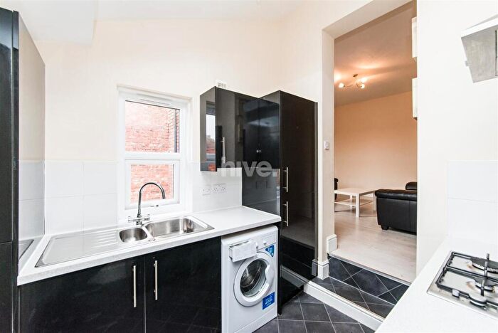 3 Bedroom Flat To Rent In Trewhitt Road, Heaton, Newcastle Upon Tyne, NE6