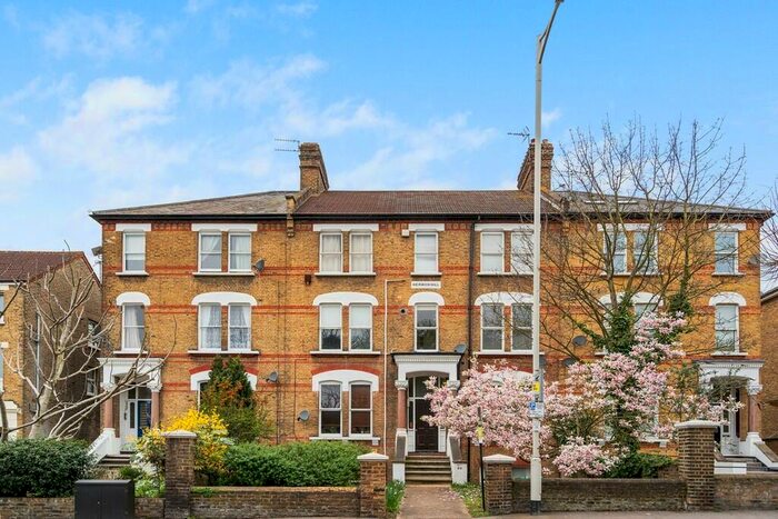 1 Bedroom Apartment To Rent In Hermon Hill, Wanstead, E11