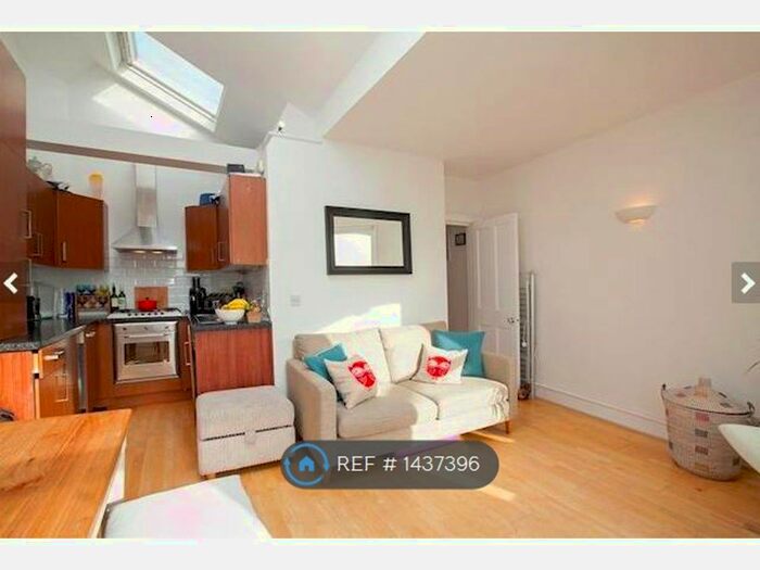 2 Bedroom Flat To Rent In Stoke Newington, London, N16