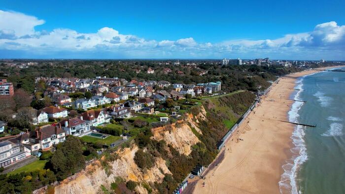 3 Bedroom Flat To Rent In Sandbourne Road, Alum Chine, Bournemouth, BH4