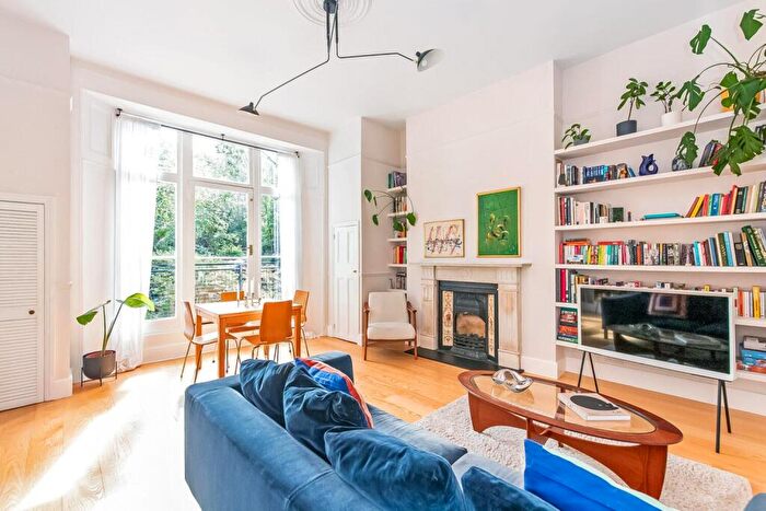 2 Bedroom Apartment For Sale In Thicket Road, Anerley, London, SE20