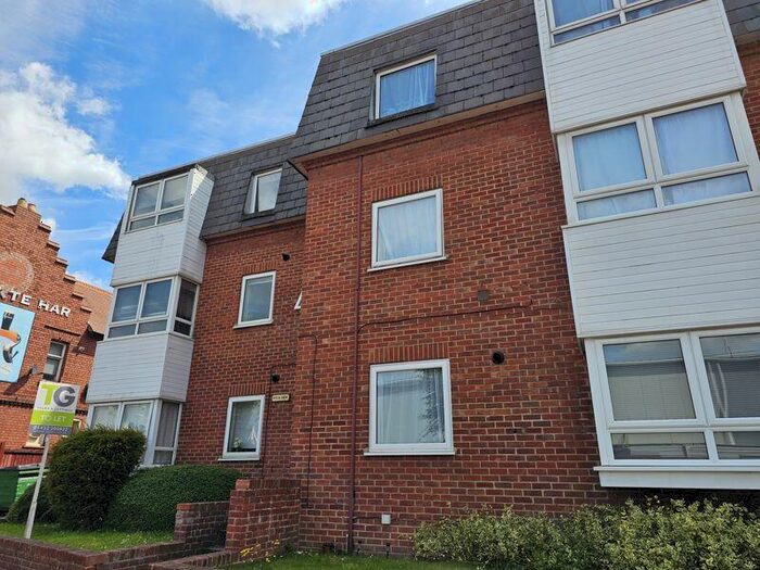 1 Bedroom Apartment To Rent In Kingsholm Road, Kingsholm, GL1
