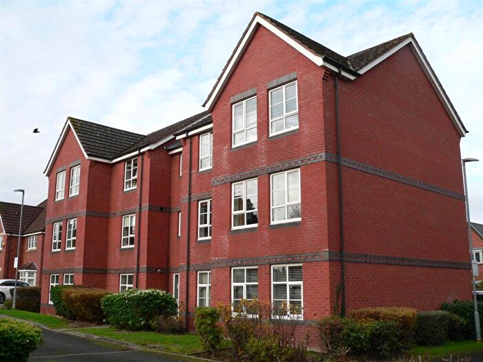 2 Bedroom Flat To Rent In Lea Green Drive, Wythall, Birmingham, B47