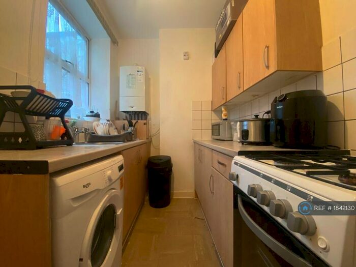 1 Bedroom Flat To Rent In The Avenue, London, E4