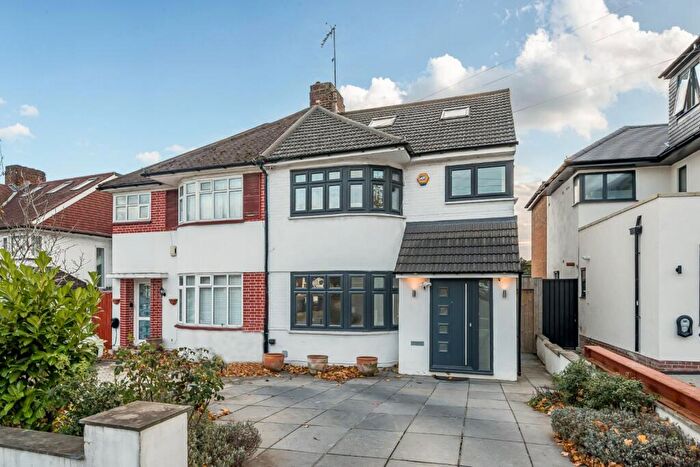 4 Bedroom House For Sale In Hampden Way, London, N14