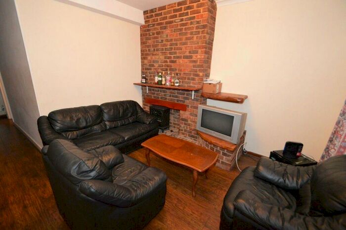 4 Bedroom House To Rent In Heeley Road, Birmingham, B29