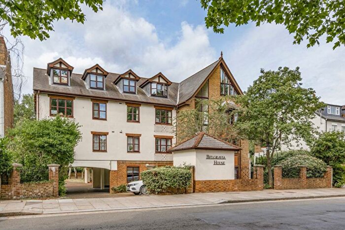 2 Bedroom Flat For Sale In Kingston Road, Teddington, TW11